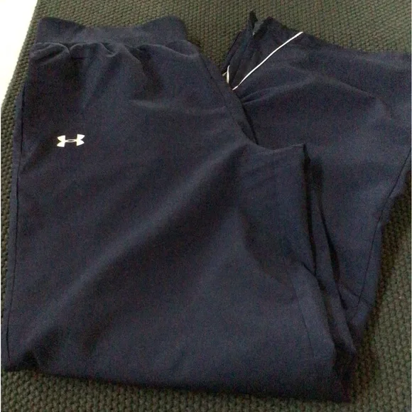 Under Armours track Pants, Medium, Navy - Picture 5 of 8
